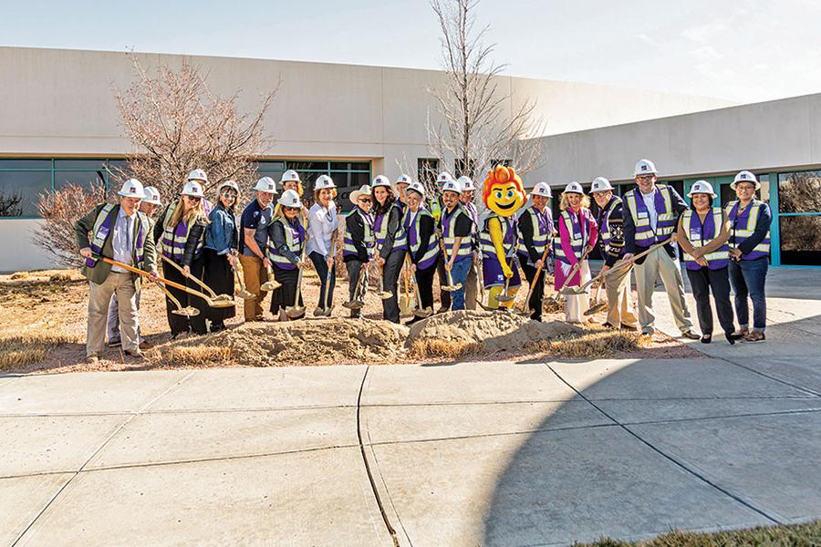 San Juan College (SJC) President Dr. Toni Hopper Pendergrass along with SJC Board of Trustees members, President’s Cabinet members and representatives from Jayne’s Corporation gather with Blaze and other dignitaries to break ground on the new Student Health Center, 2月23日, 2024.
